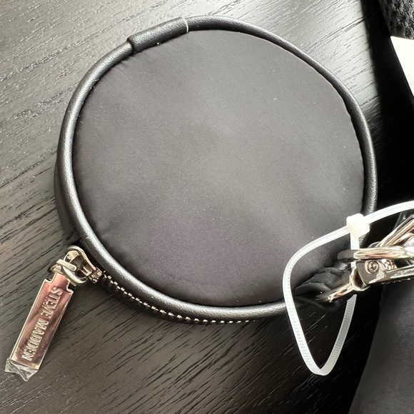 NWT STEVE MADDEN
Black BAURORA Quilted Sling Backpack With Pouch - Picture 6 of 14